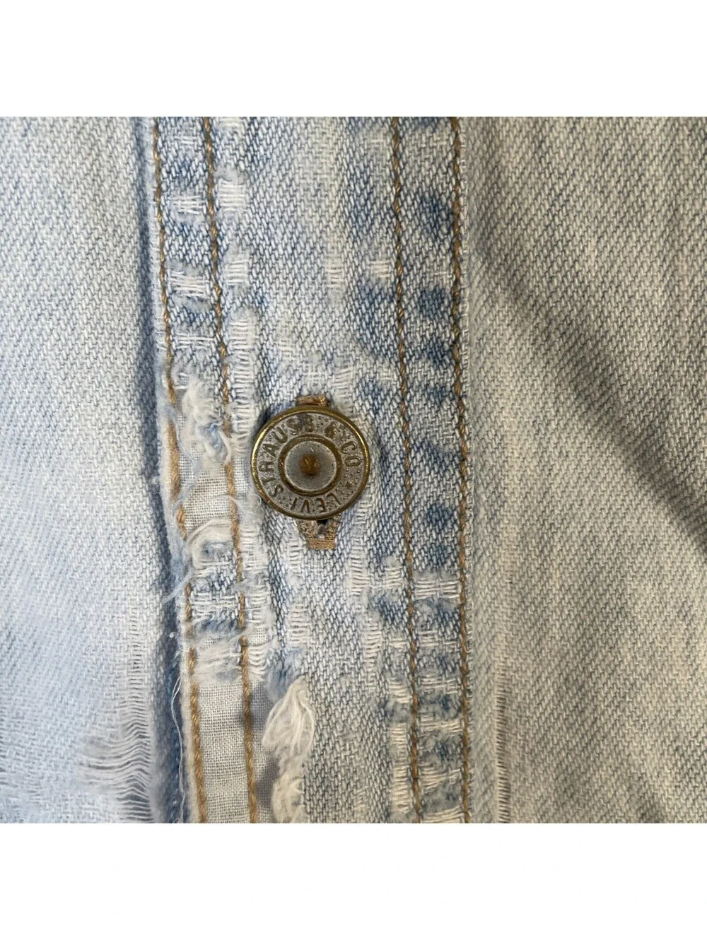 Levis Denim Shirt XL Light Wash Blue Red Tab Western Rodeo Cowboy Distressed